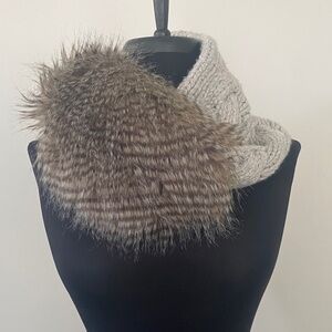 NEW - Elegant Faux Fur Cowl